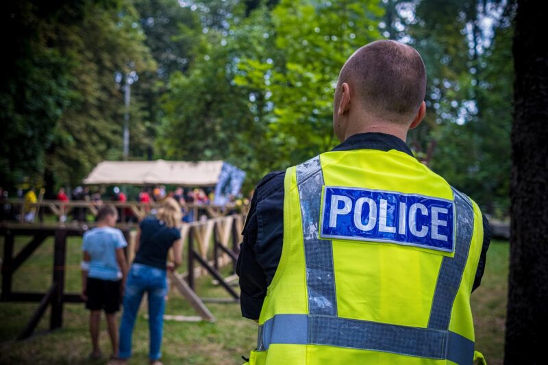 Het verhaal van Rex – de reddingshond die tientallen levens redde en zijn eigen leven gaf om anderen te helpen. Een ware held met een groot hart dat nooit vergeten zal worden.