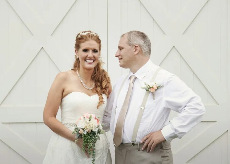 Mijn biologische vader verscheen op mijn bruiloft terwijl mijn stiefvader me naar het altaar begeleidde – Wat hij daarna deed liet ieders mond openvallen