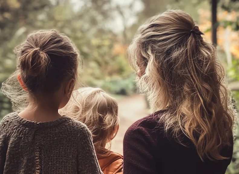 Mijn schoonmoeder vroeg om onze kinderen een week tijdens de feestdagen te mogen hebben – toen ik ze ging ophalen, brak mijn hart