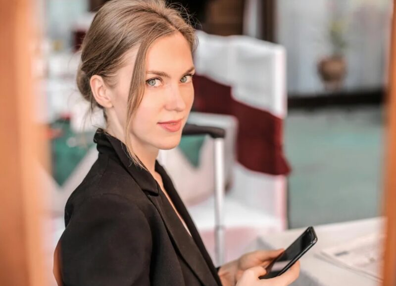 De nieuwe vriendin van mijn ex-man vond mijn nummer om me maar één vraag te stellen — toen ik haar sms las, stond ik versteld.