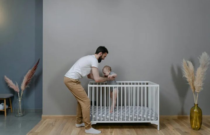 Mijn man had nog nooit alleen voor onze baby Emma gezorgd. Hij zei altijd dat hij bang was iets verkeerd te doen.