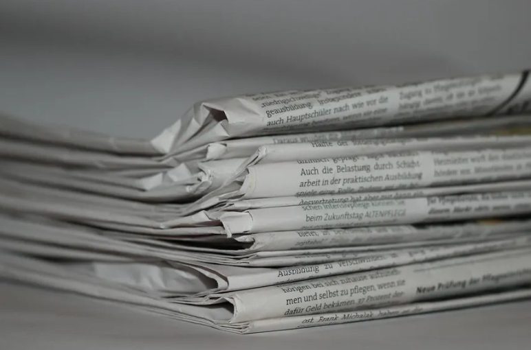 Ik dacht dat mijn vader vreemdging met mijn moeder na mijn afstuderen – maar wat hij werkelijk verborg, liet me sprakeloos