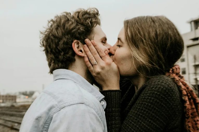 Het dubbelleven van mijn man: de schokkende onthulling van zijn geheimen, het verraad dat mijn wereld verwoestte, en hoe ik leerde mijn gezin te beschermen