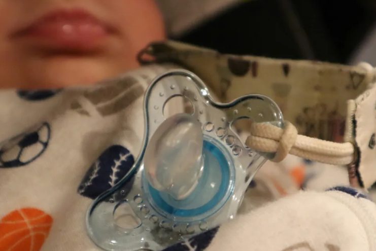 Mijn man had nog nooit alleen voor onze baby Emma gezorgd. Hij zei altijd dat hij bang was iets verkeerd te doen.
