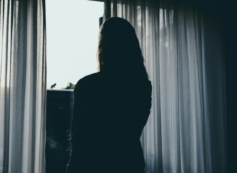 Mijn 13-jarige werd online gepest door iemand die dicht bij ons stond – toen we eindelijk de afzender vonden, wenste ik dat we dat niet hadden gedaan