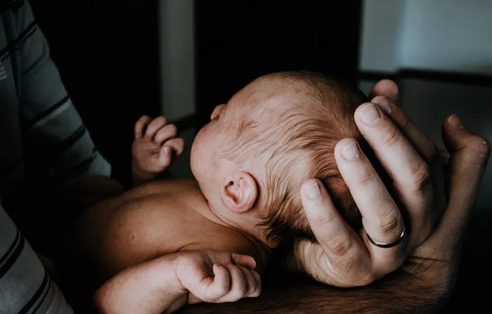 Mijn man deed een DNA-test van onze zoon om zijn moeder tevreden te stellen… maar hij had geen idee hoeveel spijt hij ervan zou krijgen.