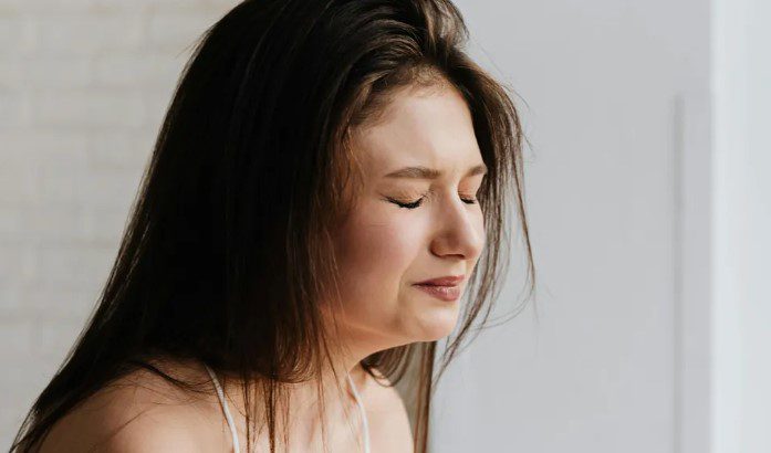 Lady ziet dochter en schoonzoon die ’tragisch overleden’ zijn 5 jaar geleden en volgt hen – Verhaal van de dag