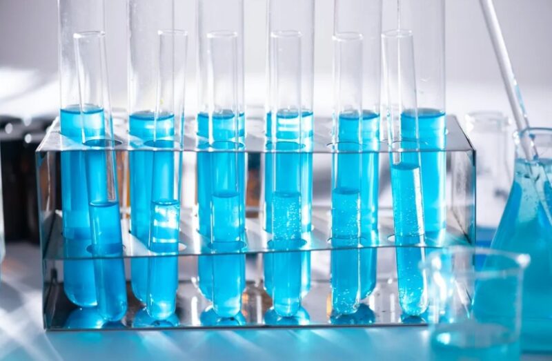 Ik liet mijn zoon een DNA-test doen dat het vaderschap bevestigde, maar toen belde de moeder van zijn verloofde en maakte mij volledig sprakeloos.