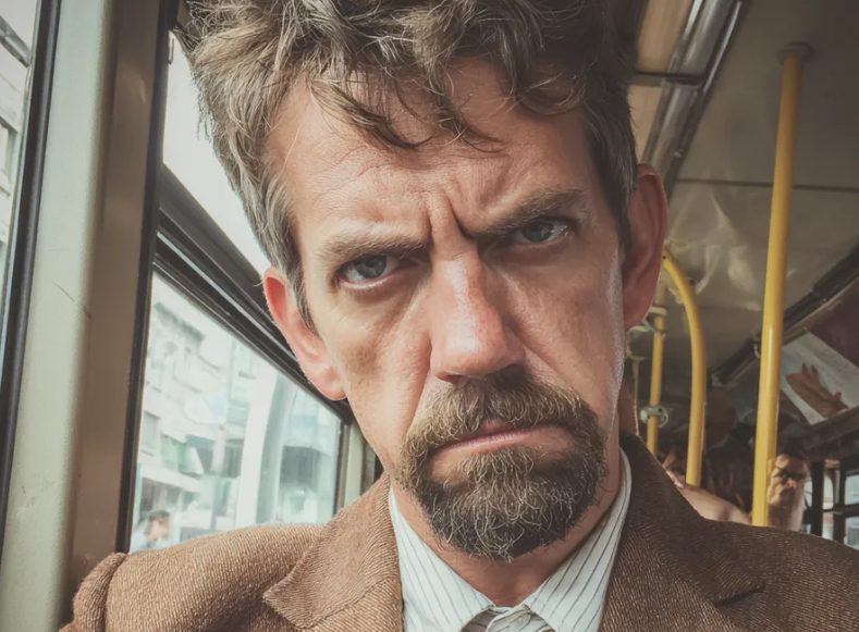 Een man probeerde me uit de bus te zetten omdat mijn kleinzoon huilde – hij had geen idee dat hij daar even later spijt van zou krijgen.