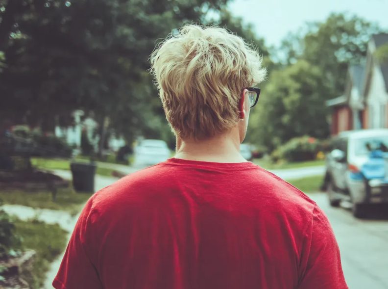 Mijn zwangere schoonzus trok bij mij in nadat ik een doodgeboren baby had gekregen, en mijn man begon haar als een prinses te behandelen – tot het moment dat de druppel de emmer deed overlopen.