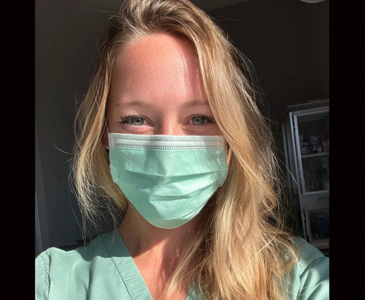 Ik gaf bijna mijn hele salaris aan een dakloze vrouw met een hond – Zes maanden later kreeg ik een brief van haar