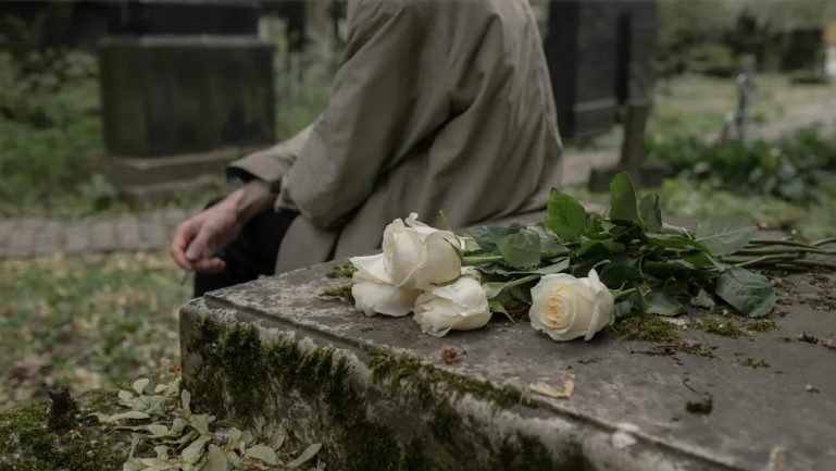 Ik gaf onderdak aan een jonge man die ik op Thanksgiving rillend op de begraafplaats aantrof – en dat veranderde mijn hele leven.