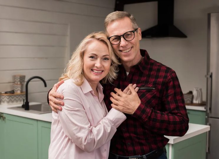 Mijn nieuwe buurvrouw flirtte schaamteloos met mijn man – Dus gaf ik hem een brute les.