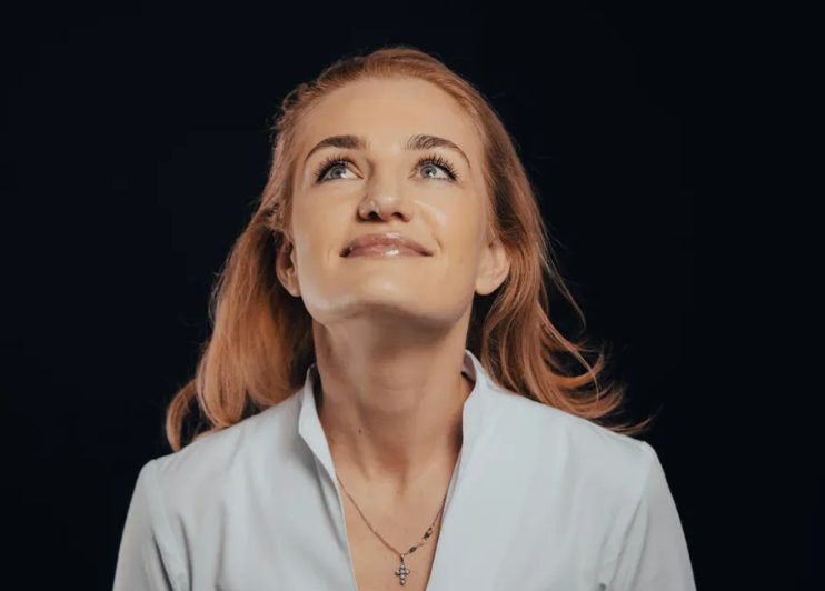 Mijn werkloze man vroeg stiekem geld voor de huur aan mijn gehandicapte zus die bij ons woonde – Grote fout