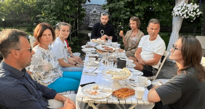 De huwelijksdag die een nachtmerrie werd: Toen mama verdween, geheimen werden onthuld en de waarheid van de familie aan het licht kwam