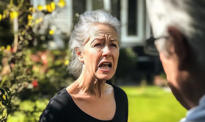 De dag voor haar bruiloft ontdekt Amanda haar verloofde huilend voor haar moeder en hoort een waarheid die haar leven en haar geloof in liefde kan verwoesten