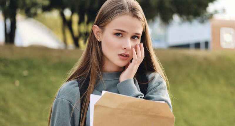 Mijn ouders weigerden naar mijn bruiloft te komen omdat mijn verloofde arm was – tien jaar na onze ontmoeting vroegen ze me om het contact te herstellen.