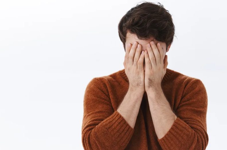 Nadat ik een nier aan mijn man had gedoneerd, ontdekte ik dat hij me bedroog met mijn zus – toen greep karma in.
