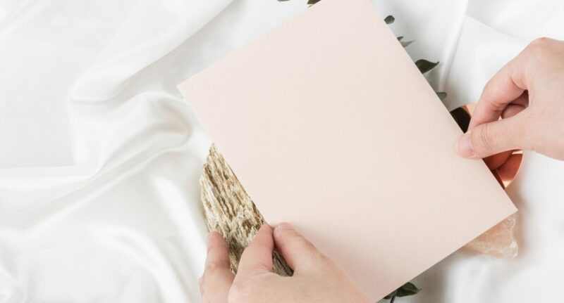 Mijn ouders weigerden naar mijn bruiloft te komen omdat mijn verloofde arm was – tien jaar na onze ontmoeting vroegen ze me om het contact te herstellen.