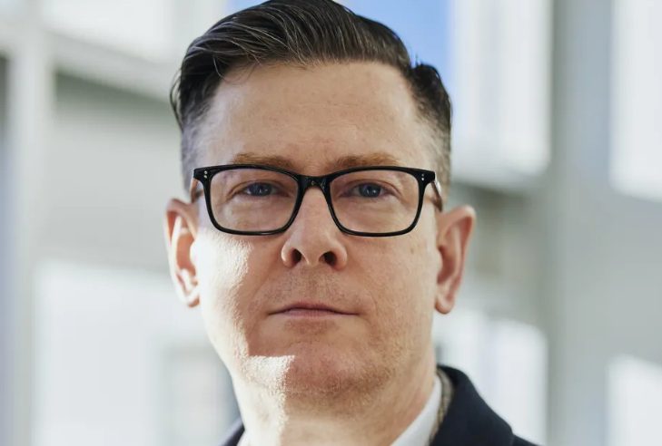Het meisje dat op haar verjaardagsfeest werd bespot — totdat een rijke man haar waarde zag