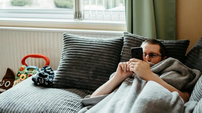 Mijn man had beloofd voor de baby te zorgen als ik er een zou krijgen – maar na de geboorte zei hij tegen mij dat ik mijn baan moest opzeggen.