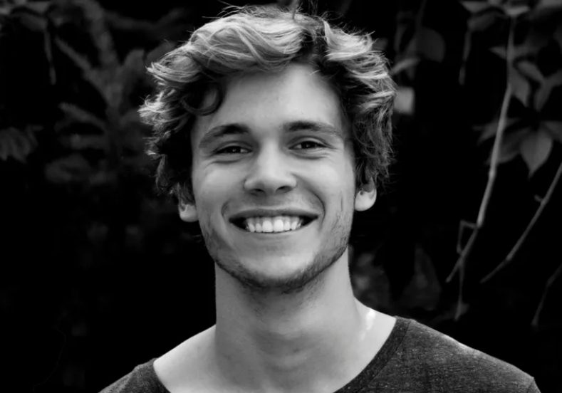 Mijn moeder naaide mijn trouwjurk slechts drie dagen voordat ze stierf — Ik kon niet vergeven wat er minuten vóór de ceremonie gebeurde