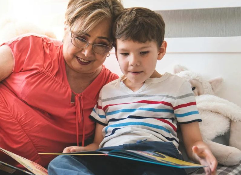 Mijn schoonmoeder veranderde de kamer van onze adoptiezoon in haar leesruimte terwijl we weg waren – De les die ik haar gaf was hard