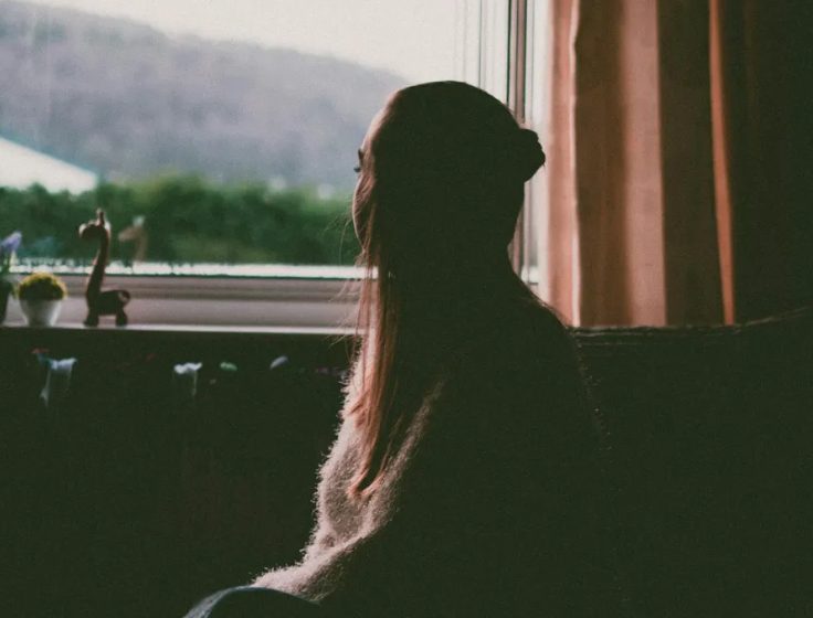 De vriendin van mijn vader probeerde mij te overschaduwen op mijn eigen bruiloft – Dus draaide ik de situatie om en iedereen applaudisseerde