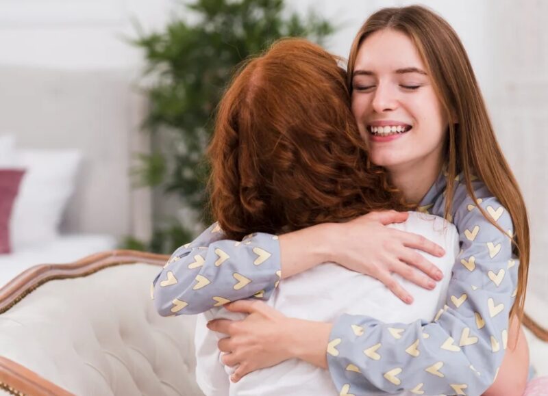 Ik adopteerde de dochter van mijn beste vriendin na haar plotselinge dood – Toen het meisje 18 werd, zei ze tegen mij: “Je moet je koffers pakken!”