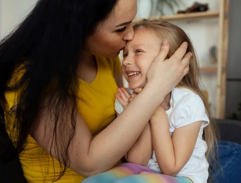 Ik adopteerde de dochter van mijn beste vriendin na haar plotselinge dood – Toen het meisje 18 werd, zei ze tegen mij: “Je moet je koffers pakken!”
