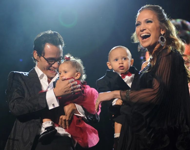 "Zeer zorgwekkend!!!": Gebruikers raakten ongerust nadat ze de zoon van Marc Anthony met Jennifer Lopez zagen – Foto’s