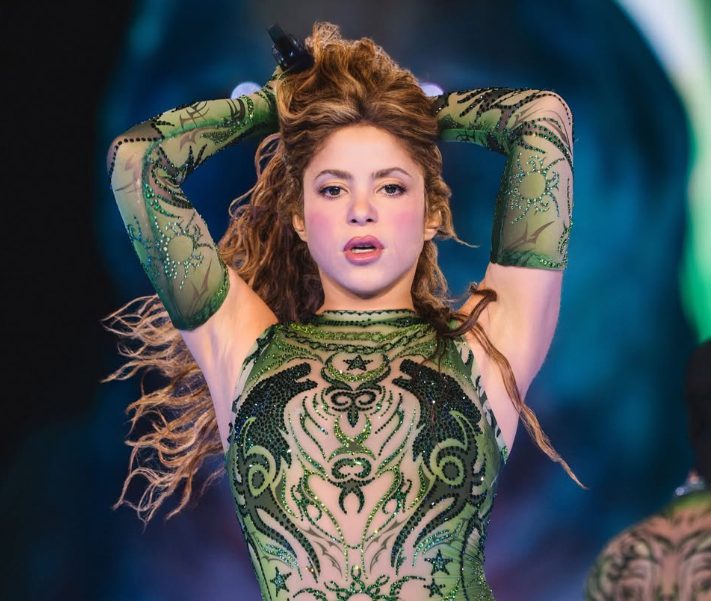 “Zo’n vreselijke boodschap”: Gebruikers merkten verontrustende details op in Shakira’s outfit tijdens haar concert