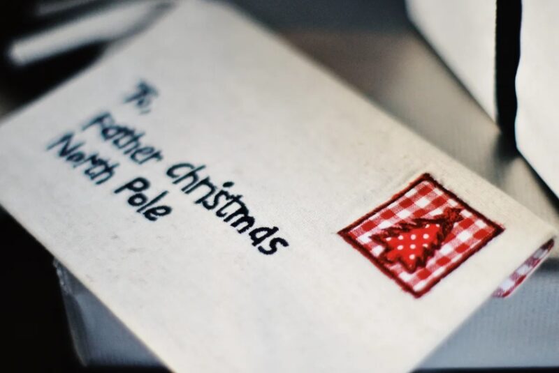 Ondernemer leest brief van zijn kleine zoon aan de kerstman waarin staat: “Ik wil een andere papa”