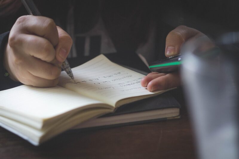 Mijn klasgenoten pestten mij omdat ik de zoon ben van een vuilnisophaalster – op de dag van de afscheidsviering zei ik iets wat ze nooit zullen vergeten.