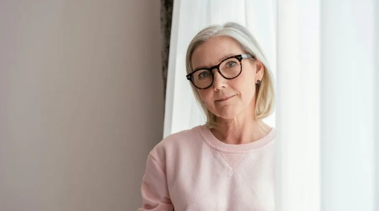 Mijn vrouw dwong mijn zwangere dochter om op een luchtbed te slapen – ze had geen idee dat ik erachter zou komen.