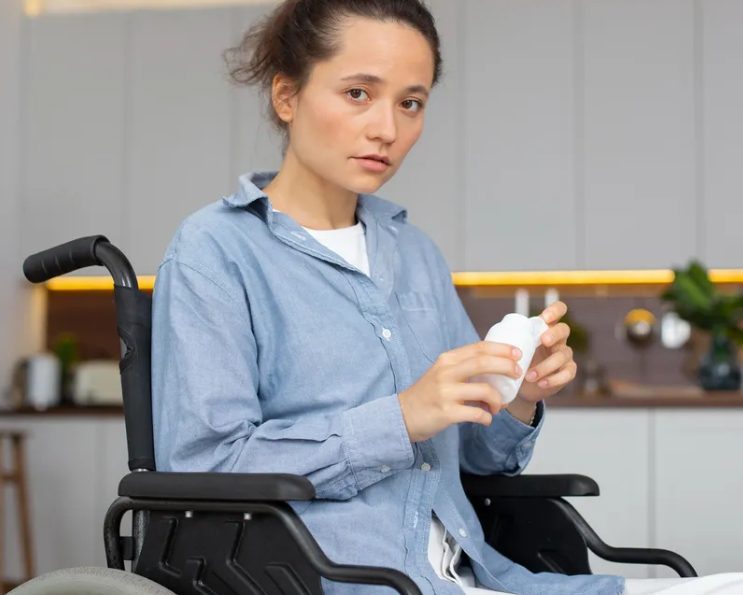 Mijn man veroorzaakte mijn handicap en daarna gooide hij me uit huis omdat hij zijn leven niet wilde "verpesten" door voor mij te zorgen – Karma leerde hem een les voordat ik dat kon doen.