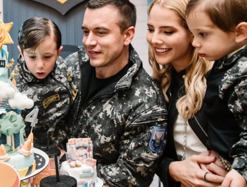 De zoon van president Daniel Noboa vierde zijn vierde verjaardag met een thematisch feest – Foto’s van de kleine politieagent