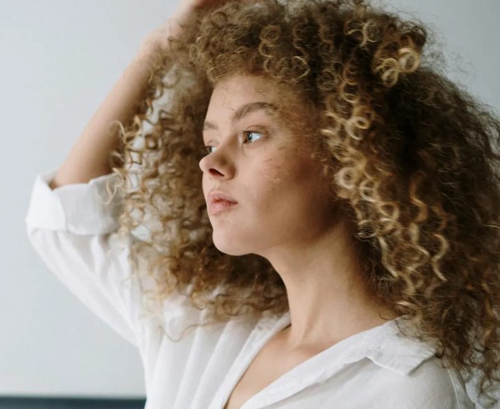 Mijn schoonvader gaf ons het perfecte huis – Toen ik zijn gesprek met mijn man hoorde, liet ik hem onmiddellijk zijn woorden terugnemen