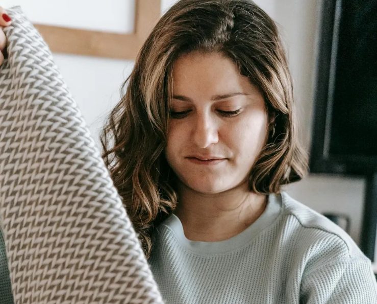 Mijn man veroorzaakte mijn handicap en daarna gooide hij me uit huis omdat hij zijn leven niet wilde "verpesten" door voor mij te zorgen – Karma leerde hem een les voordat ik dat kon doen.