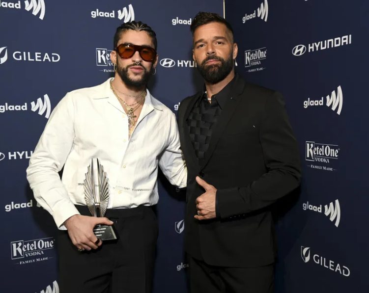 „Ziet er nog steeds uit als 25”: Gebruikers waren onder de indruk van Ricky Martins uiterlijk tijdens zijn optreden op de Super Bowl