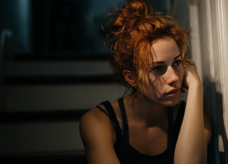 Nadat we ons langverwachte baby hadden verloren, bad ik om een teken — toen hoorde ik het huilen van een pasgeborene achter een vuilcontainer.