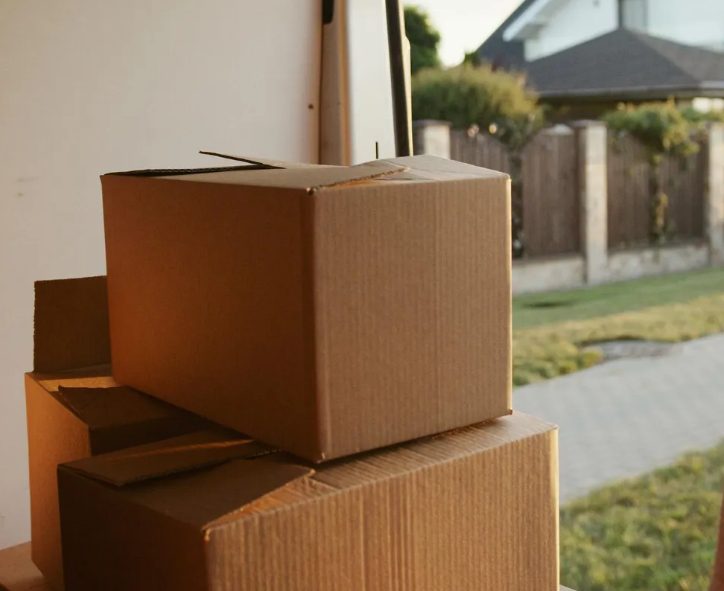 Mijn schoonvader gaf ons het perfecte huis – Toen ik zijn gesprek met mijn man hoorde, liet ik hem onmiddellijk zijn woorden terugnemen