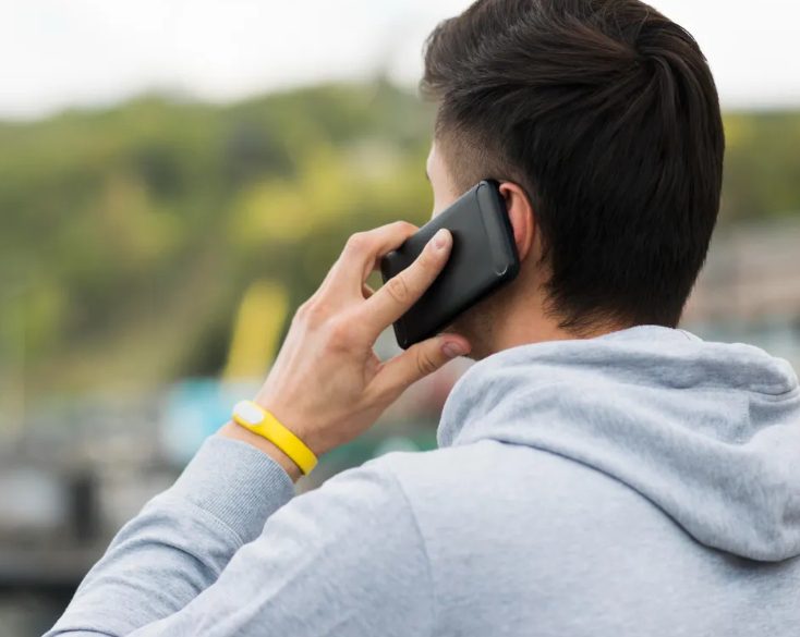 Mijn man vroeg me om zijn luxe vakantie met vrienden te betalen en beloofde het geld terug te geven — maar toen hij dat niet deed, gaf ik hem een les.