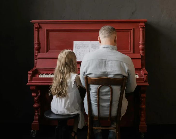 Ik wilde onze zoon inschrijven op een privéschool, maar mijn man hield vol dat we het geld niet hadden – Later ontdekte ik dat hij de huur van iemand anders betaalde