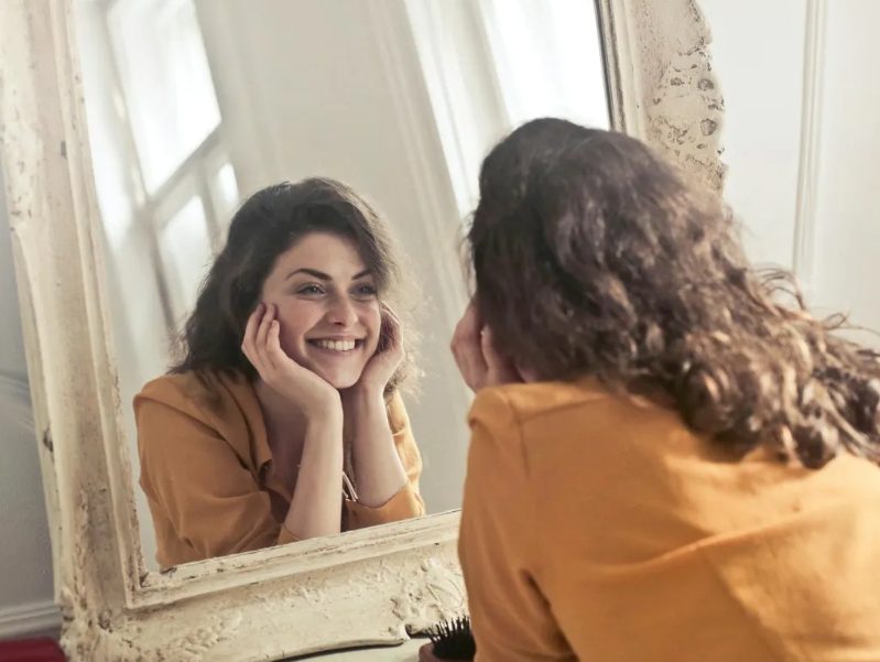 Mijn schoonmoeder organiseerde een “casting” voor de nieuwe vrouw van mijn man terwijl ik op zakenreis was – Dus gaf ik haar een les die ze nooit zal vergeten