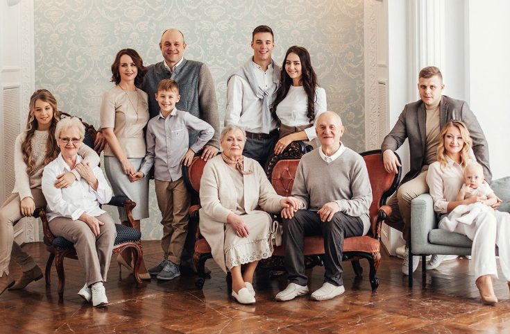 Mijn vader verliet mijn moeder met tien kinderen voor een jongere vrouw uit de kerk – tien jaar later belde hij haar om weer een gezin te worden, maar ik gaf hem een les