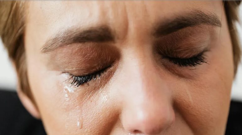Mijn man vertrok met mijn spaargeld en zijn minnares – en belde me daarna geschokt op, smekend om genade
