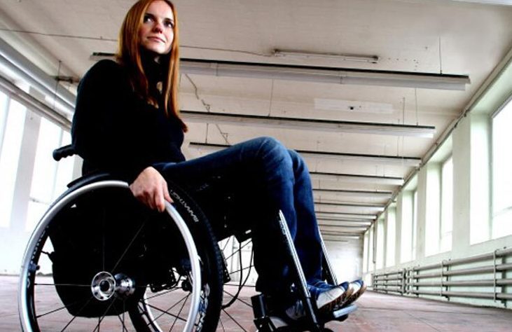Mijn zoon weigerde mij uit te nodigen voor zijn bruiloft omdat ik in een rolstoel zit – maar nadat ik hem iets stuurde, smeekte hij mij om vergeving.