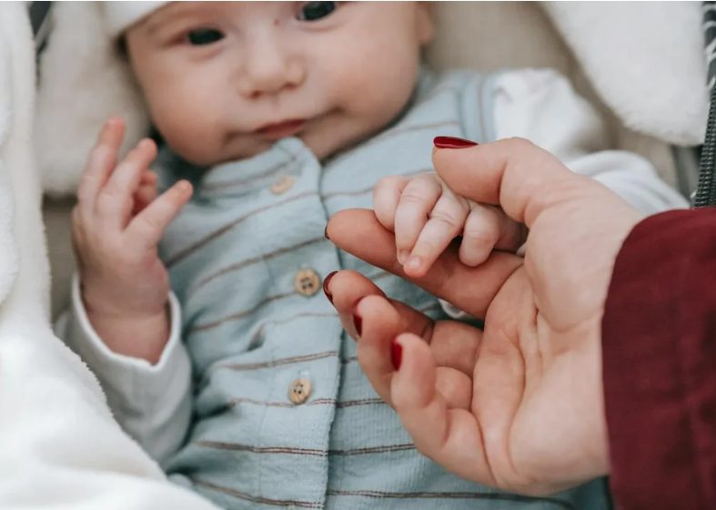 Mijn schoonouders zetten mij met mijn pasgeboren baby het huis uit – Al snel kregen ze spijt