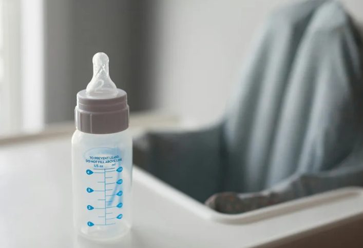 Uitgeputte moeder ontdekt mysterieuze hulp bij de wasserette — vriendelijkheid komt op onverwachte wijze terug